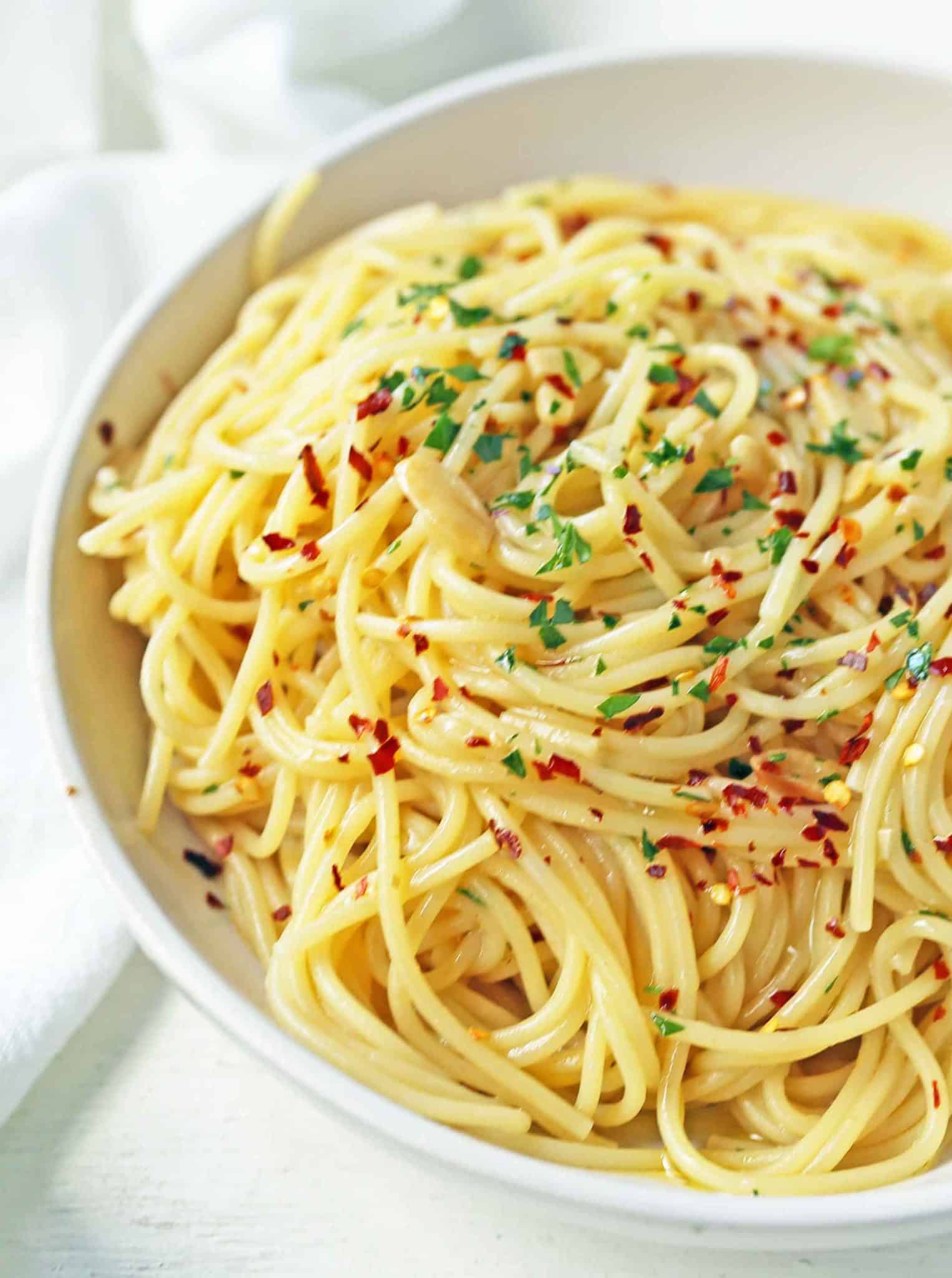 Einfaches Spaghetti Aglio Olio Rezept: Mediterraner Genuss