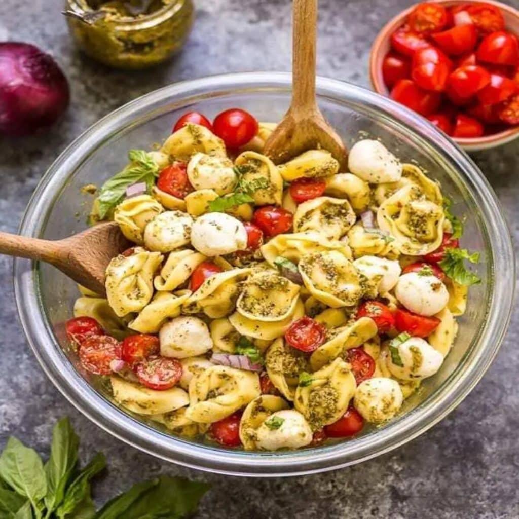 Einfacher Tortellini-Salat mit Pesto Rezept